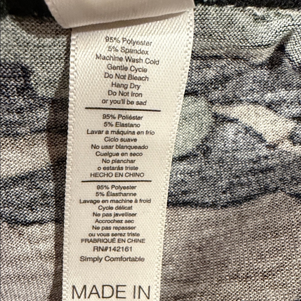 LuLaRoe Classic Tee Camo Print Size Small - Picture 7 of 7